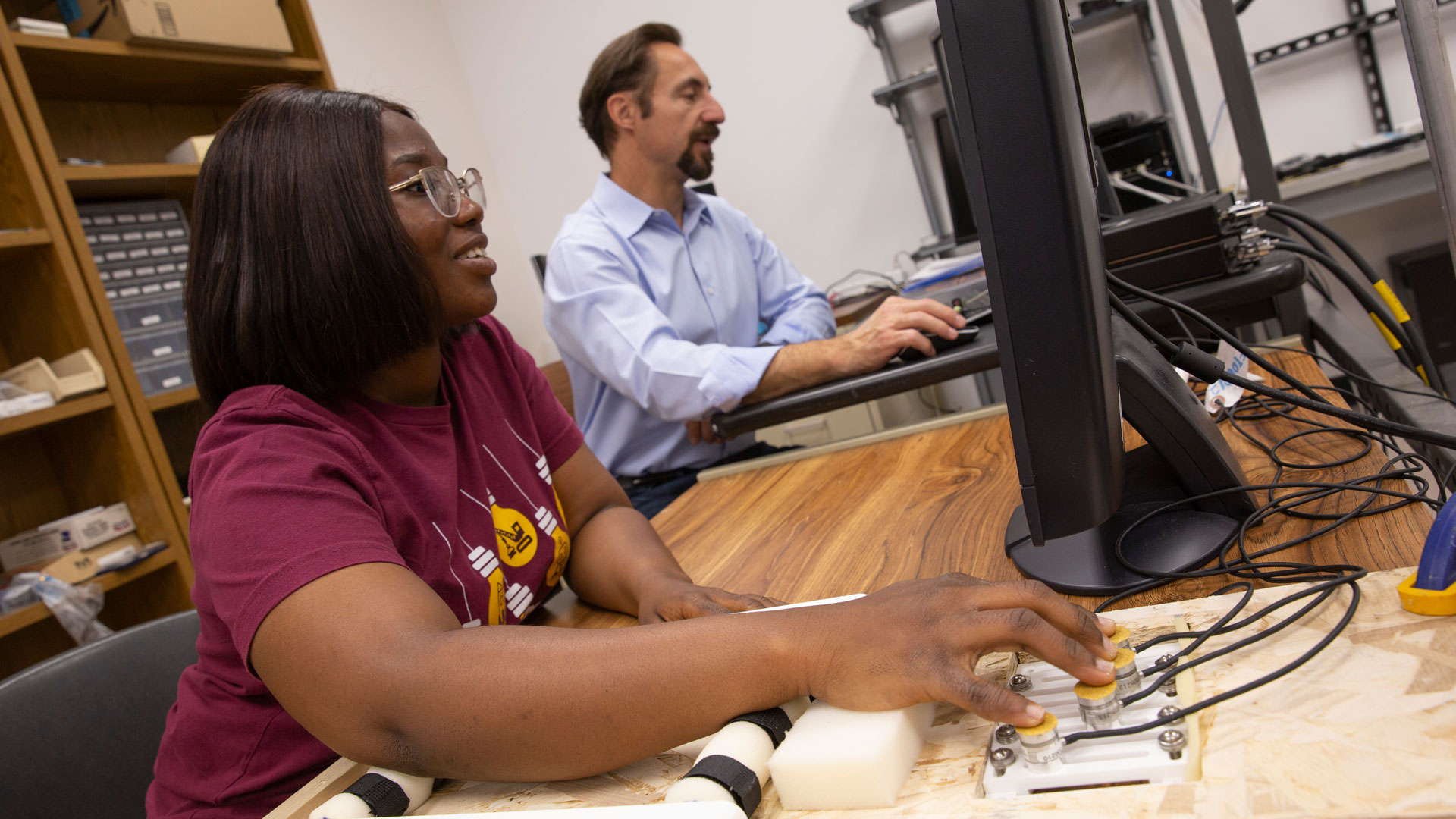 A student and faculty mentor work together on research in a lab.