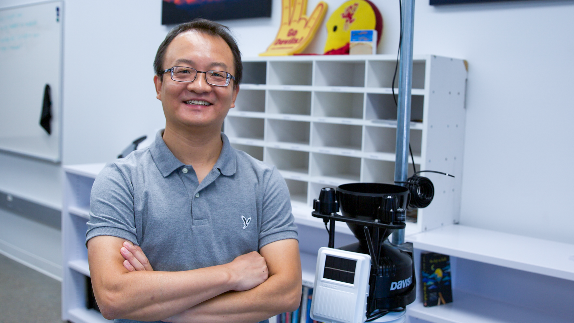 A photo of Zhihua Wang in the lab.