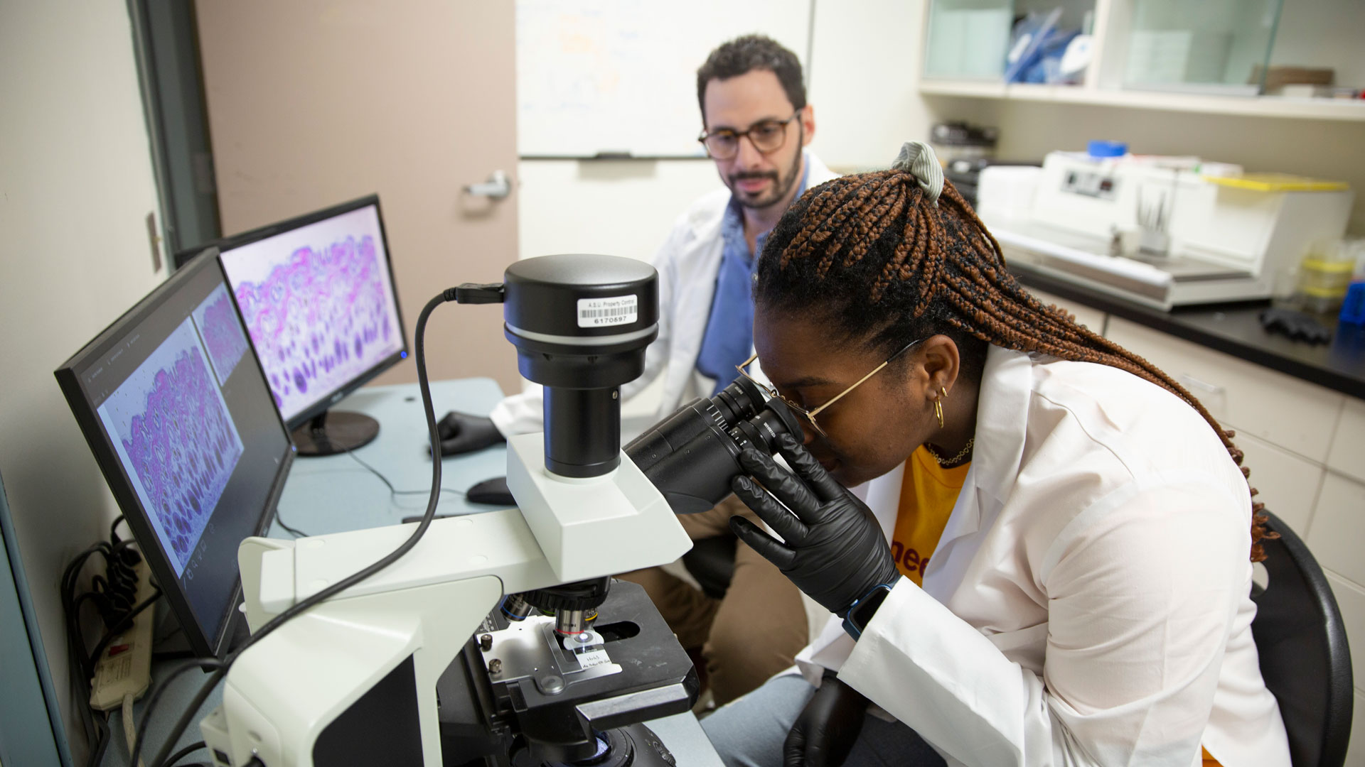 A FURI student and her faculty mentor work on research in the lab.